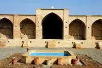 عکس| سفر به ایران قدیم؛ شترها در حال استراحت در کاروانسرا؛ 100 سال قبل