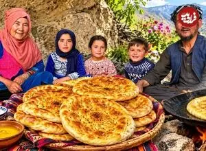 ببینید| غذای روستایی در افغانستان؛ پخت نان روغنی در طبیعت روستا