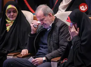 عکس| سفر به گذشته؛ «مسعود پزشکیان» در جوانی و به همراه همسرش در کنار یک آبشار