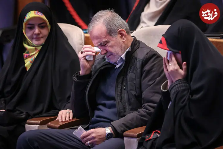 عکس| سفر به گذشته؛ «مسعود پزشکیان» در جوانی و به همراه همسرش در کنار یک آبشار