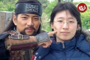 عکس| سفر به تاریخ؛ «یوم جانگ» در حال کتک زدن عوامل پشت‌صحنه سریال «امپراتور دریا»