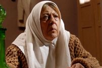 عکس؛ تیپ رنگارنگِ ثریا قاسمی در ۸۴سالگی در کنار پسرش