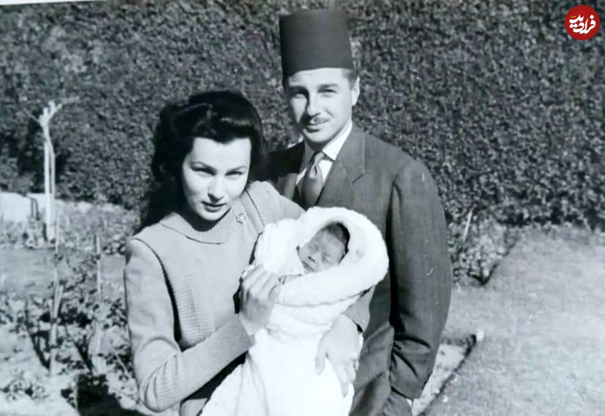 عکس؛ سفر در زمان؛ «مهناز زاهدی در آغوش مادربزرگ اش فوزیه»؛ سال 1340