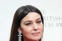 عکس| سفر در زمان؛ «مونیکا بلوچی» در جشن کریسمس در پاریس؛ سال 1383