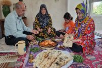 ببینید؛ غذای روستایی در ایران؛ پخت نان سنگک و مرغ کامل در تنور