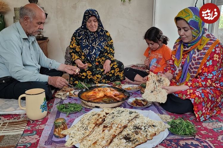 ببینید؛ غذای روستایی در ایران؛ پخت نان سنگک و مرغ کامل در تنور