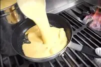 (ویدئو) ژاپنی ها تخم مرغ را این گونه می خورند