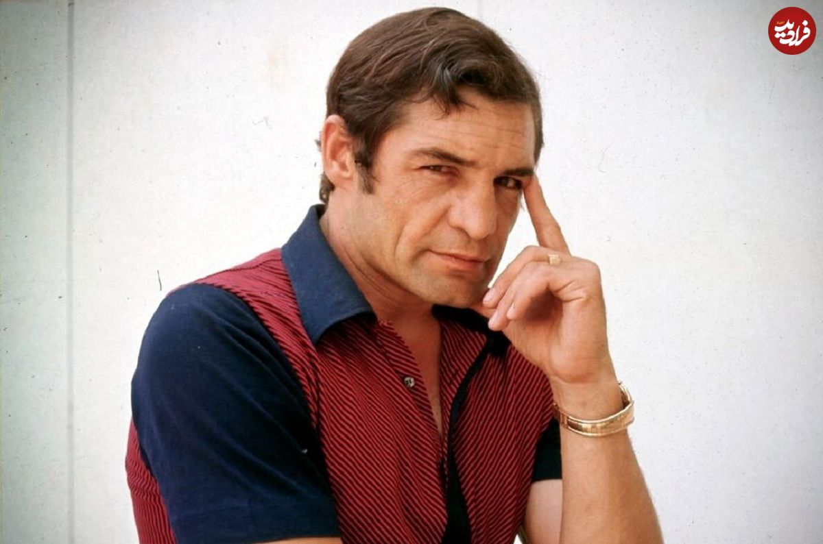 عکس| سفر در زمان؛ «رضا بیک ایمانوردی» در کابین یک هواپیما در آمریکا؛ دهه 70