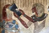 (عکس) درهای یک مقبره باستانی به روی مردم باز شد