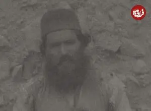 عکس| سفر زمان؛ تصویری از «هالو کریم» در حال استراحت کنار دیوار؛ 135 سال قبل