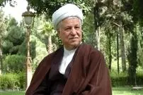عکس| سفر زمان؛ «هاشمی رفسنجانی» در حال خوراندن واکسن به یک کودک؛ دهۀ 70