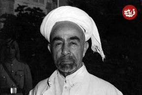 عکس؛ سفر در زمان؛ «پادشاه اول اردن و مهمانان اش روی فرش ایرانی»؛ سال 1327
