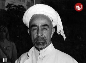 عکس؛ سفر در زمان؛ «پادشاه اول اردن و مهمانان اش روی فرش ایرانی»؛ سال 1327