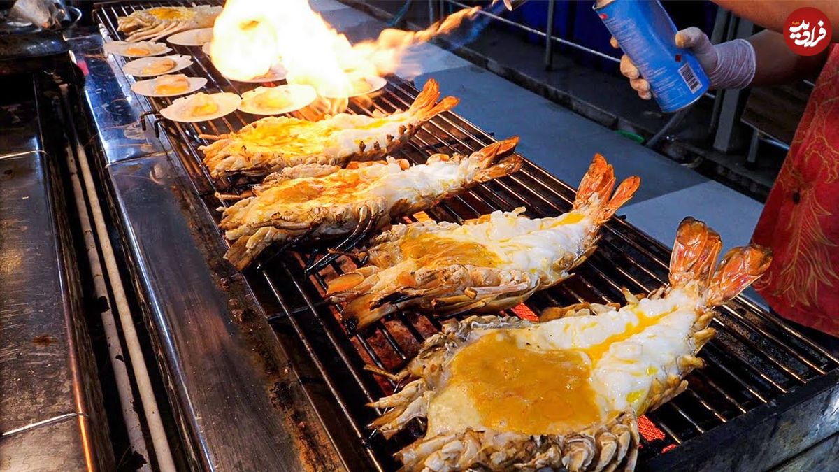 ببینید؛ غذای خیابانی در تایلند؛ میگوهای غول پیکر کبابی در بانکوک