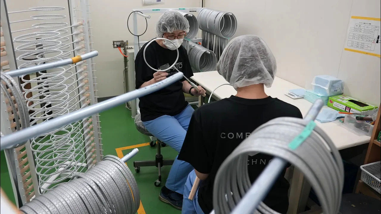 (ویدئو) فرآیند ساخت «راکت بدمینتون» در یک کارخانه معروف ژاپنی