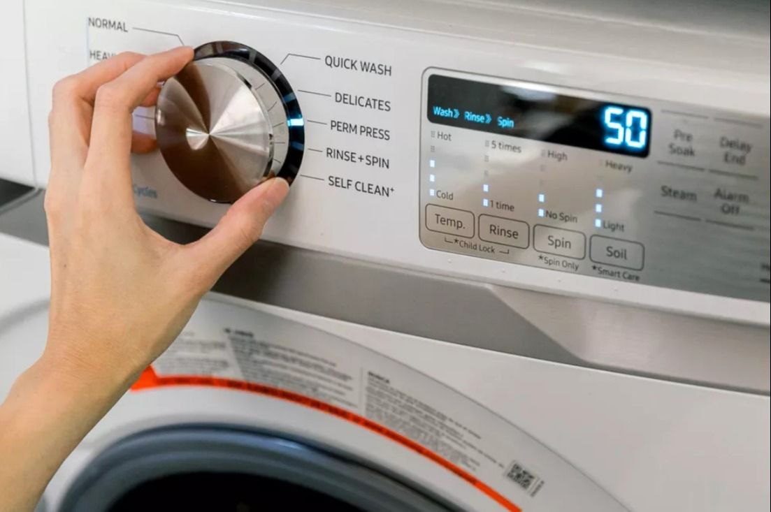 همه آنچه که باید درباره معنی کلمات روی ماشین لباسشویی بدانید