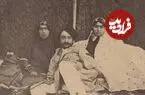 عکس| سفر زمان؛ عکس یادگاری «عمله خلوت» در عکاسخانه در دوران ناصرالدین شاه