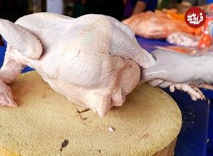 ببینید؛ غذای خیابانی در تایلند؛ پخت خوراک کاری با مرغ و سبزیجات در بانکوک