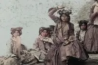 تصاویر؛ سفر به عصر قاجار؛ از «رقص در روستا» تا «اسکلۀ بندر انزلی»