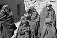 (تصاویر) سفر به عصر قاجار؛ از روز برفی باب همایون تا مادر ناصرالدین شاه و خواجه‌اش