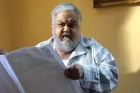عکس| سفر زمان؛ چهرۀ اکبر عبدی 36 سال قبل در پشت‌صحنه «سفر جادویی»