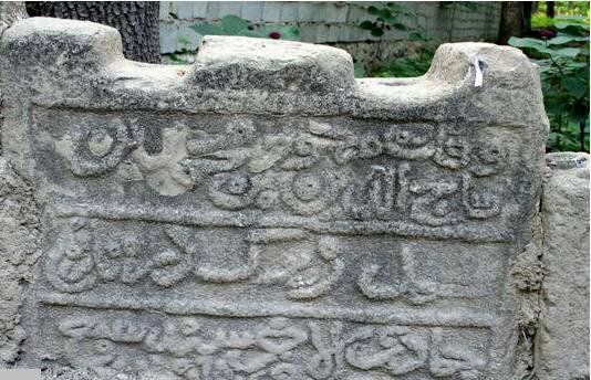 کشف قدیمی‌ترین سنگ‌قبر تهران | تاریخ پنهان در قبرستان گبرها