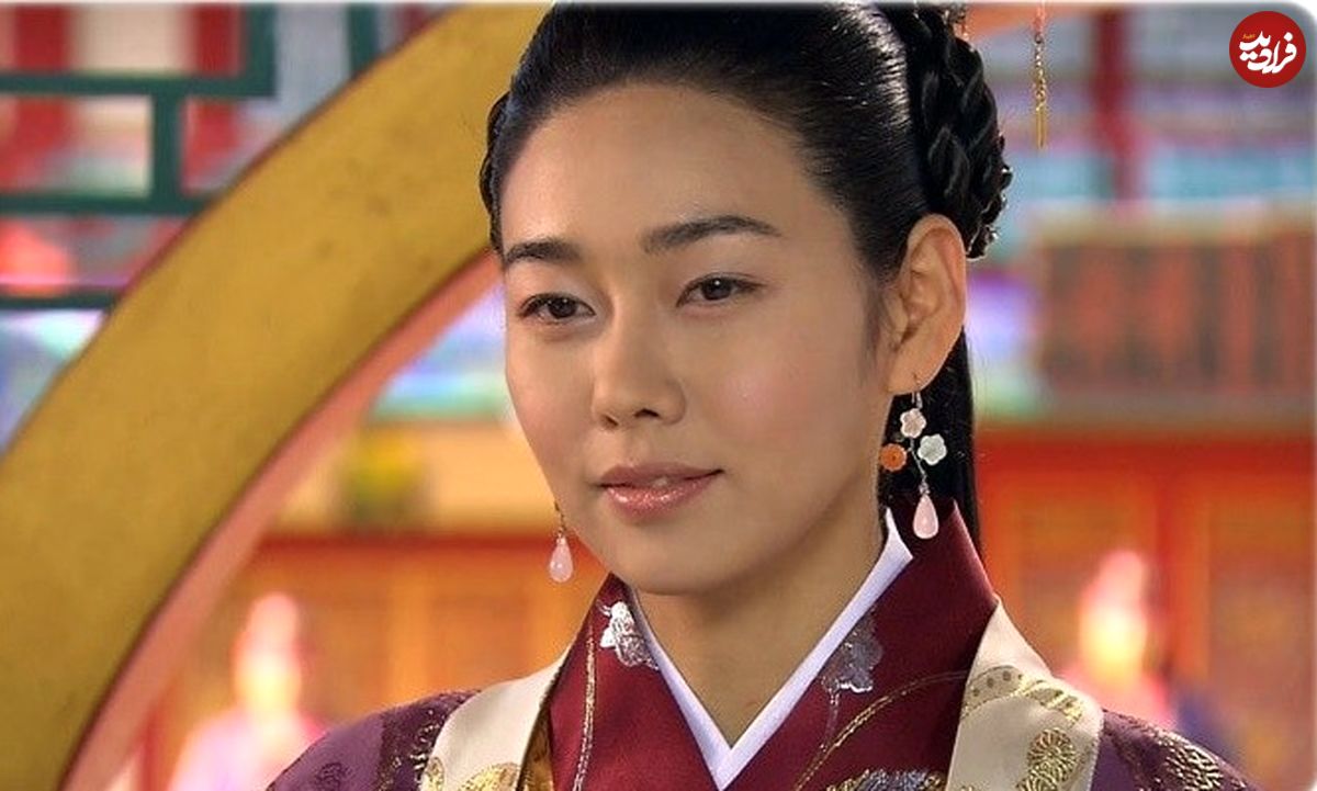 عکس| سفر زمان؛ چهرۀ «سولان، زن تسو» در 48 سالگی در یک کافه؛ 19 سال بعد از سریال جومونگ