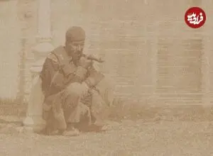 عکس| سفر زمان؛ چپق کشیدن مرد تهرانی در پارک در دوران ناصرالدین شاه