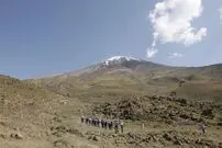تصاویر؛ نظامیان جهان با پرچم ایران بر فراز قله دماوند