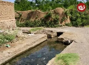 عکس| سفر به ایران قدیم؛ زنان و مردان روستایی در کنار قنات؛ 125 سال قبل