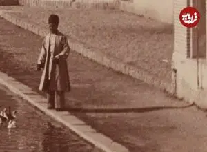 عکس| سفر زمان؛ غذا دادن به مرغابی‌های استخر کاخ سلطنت‌آباد در دوران ناصرالدین شاه