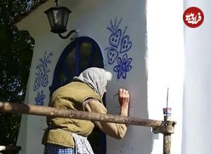 عکس؛ هنر خیابانی؛ آثار چشم‌نواز «پیرزن ۹۰ ساله» بر روی دیوارهای روستا