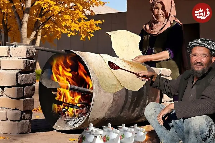 ببینید| غذای روستایی در افغانستان؛ پخت سوپ مرغ و نان لواش روی بشکه در روستا