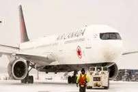 ببینید | یخ زدن یک هواپیما در فرودگاه تورنتو کانادا