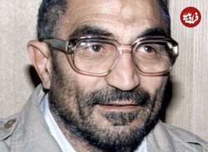 عکس| سفر در زمان؛ «اسدالله لاجوردی» در حال شستن ظروف پس از صرف غذا؛ دهه 60
