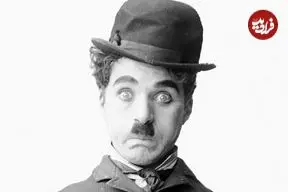 عکس| سفر در زمان؛ «چارلی چاپلین» در کنار جمعی از هنرمندان؛ سال 1303