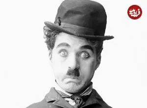 عکس| سفر در زمان؛ «چارلی چاپلین» در کنار جمعی از هنرمندان؛ سال 1303