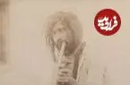 عکس| سفر زمان؛ تصویری از قلیان کشیدن یک درویش روی «خمره»؛ دوران قاجار