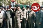 عکس؛ سفر در زمان؛ پیکر یک شهید نیروی هوایی روی دوش «سرلشکر بابایی»؛ دهه 60