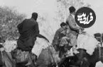 عکس| سفر زمان؛ کاروان شترها در حال عبور از یک رودخانه؛ سال 1313
