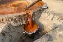 (ویدئو) فرآیند فرآوری نیشکر و تهیه شکر قهوه ای توسط روستائیان هندی