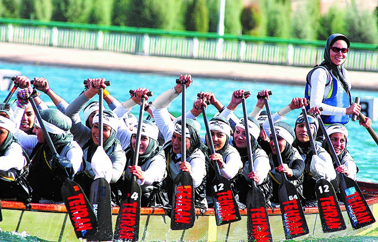 (تصاویر) مسابقه اژدها سواری دختران ایرانی