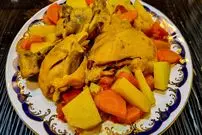 ببینید| طرز تهیه یک خوراک ساده با ران مرغ و گوجه فرنگی