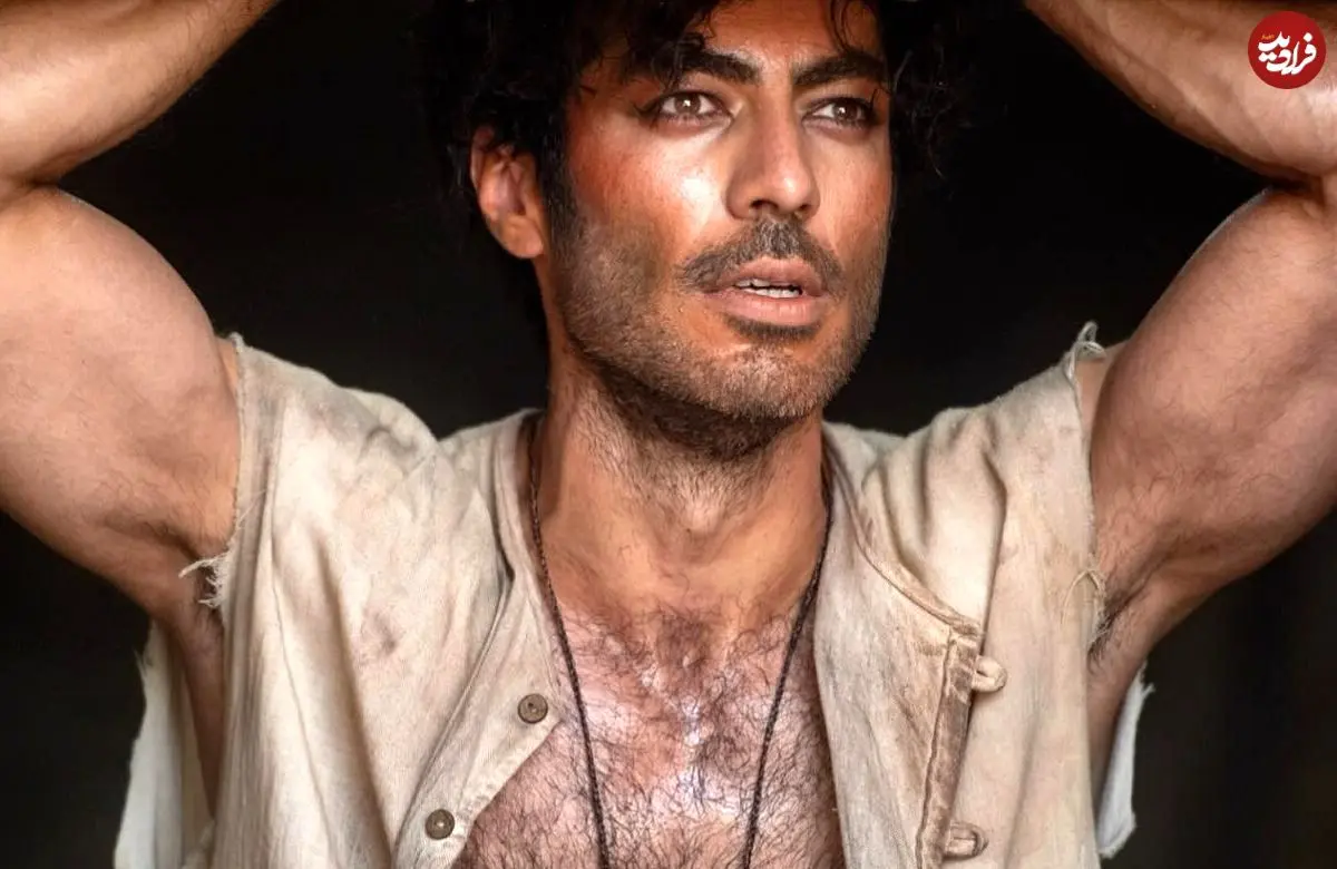 عکس| سفر در زمان؛ «رحیم نجار» سریال بامداد خمار در کنار امین تارخ؛ سال 1400