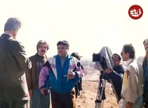 عکس| سفر در زمان؛ «اکبر عبدی» در 36 سالگی و در پشت صحنه سریال شب روباه؛ سال 75