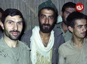 عکس؛ سفر در زمان؛ «صیاد شیرازی و محسن رضایی در حال گفتگو با جمعی از فرماندهان ارتش و سپاه در ایام جنگ»؛ دهه 60