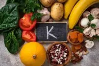 6 ماده غذایی که بیشتر از کلم بروکلی ویتامین K دارند