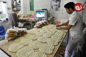 عکس| سفر به ایران قدیم؛ «شاطر جوان در یک نانوایی بربری در تهران»؛ سال 1354