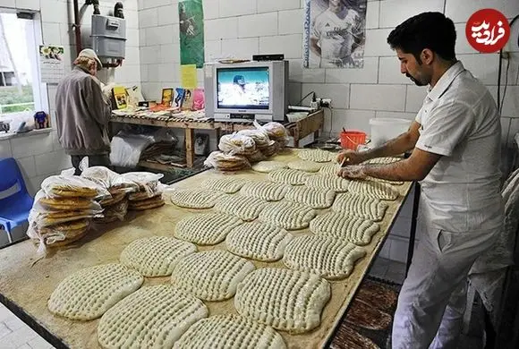 عکس| سفر به ایران قدیم؛ «شاطر جوان در یک نانوایی بربری در تهران»؛ سال 1354