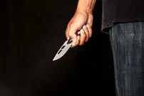 (ویدئو) دختر جوان، سارق چاقوکش را ضربه فنی کرد!